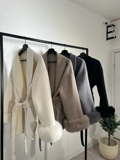 "Lamiya" Kurzmantel mit Fell